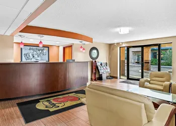 Super 8 by Wyndham Sturtevant/Racine hotel thumbnail 6