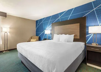 Comfort Inn Dallas North Love Field Airport hotel thumbnail 7