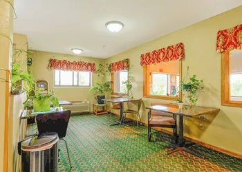 Super Rest Inn hotel thumbnail 2
