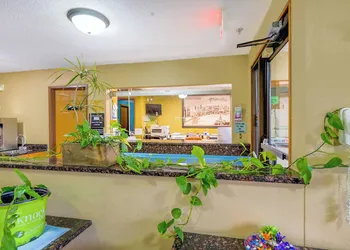Super Rest Inn hotel thumbnail 3