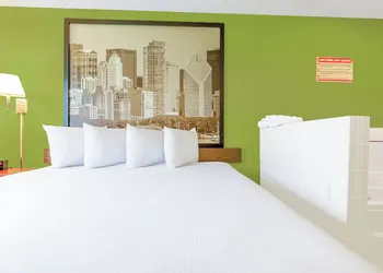 Super Rest Inn hotel thumbnail 5
