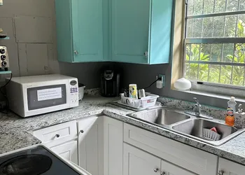 Miami Vibes Hostel-Like Shared Room hotel thumbnail 6