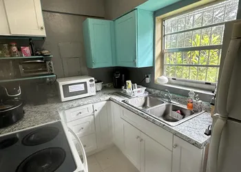 Miami Vibes Hostel-Like Shared Room hotel thumbnail 7