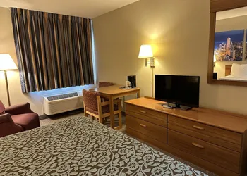 Econo Lodge El Paso, IL hotel thumbnail 4