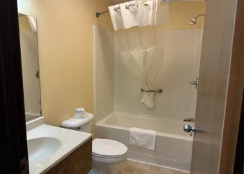 Econo Lodge El Paso, IL hotel thumbnail 6