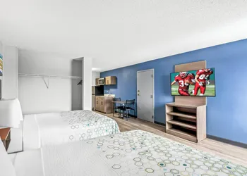 HomeTowne Studios by Red Roof Southfield hotel thumbnail 5
