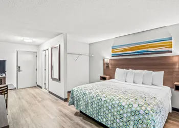 HomeTowne Studios by Red Roof Southfield hotel thumbnail 7