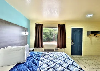 Americas Best Value Inn San Antonio Airport South hotel thumbnail 7