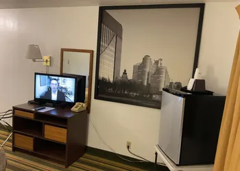 Budget Host Inn Buffalo hotel thumbnail 4