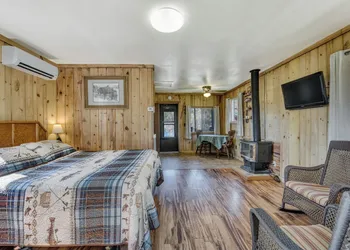 Edgewater Resort hotel thumbnail 7