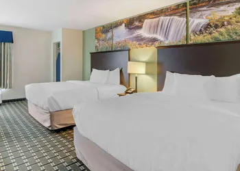 Clarion Pointe Jasper hotel thumbnail 5