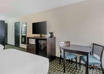 Clarion Pointe Jasper hotel thumbnail 6