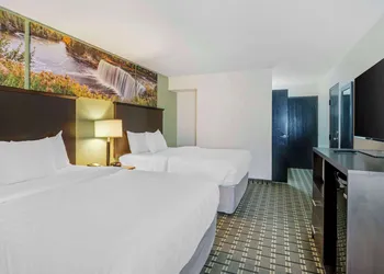 Clarion Pointe Jasper hotel thumbnail 7