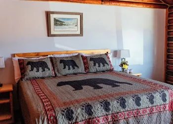 Big Medicine Cabins hotel thumbnail 2