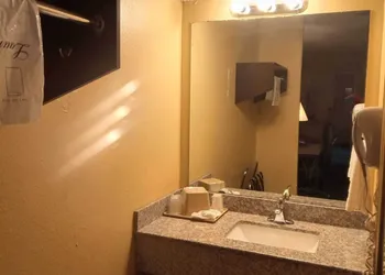 Executive Inn hotel thumbnail 3