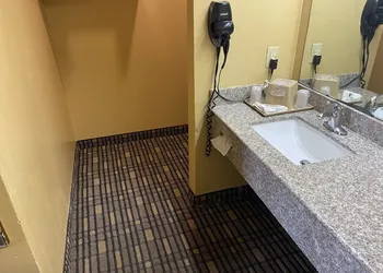 Executive Inn hotel thumbnail 5