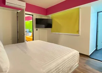Hotel Estancias VIVE MX Cuauhtemoc, Trademark by Wyndham hotel thumbnail 7
