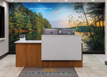 La Quinta Inn & Suites by Wyndham Mooresville hotel thumbnail 3