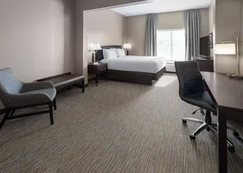 La Quinta Inn & Suites by Wyndham Mooresville hotel thumbnail 7
