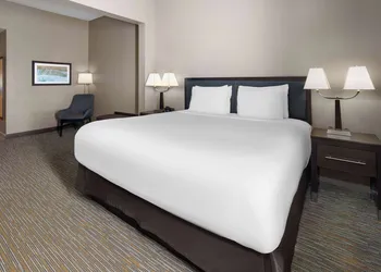 La Quinta Inn & Suites by Wyndham Mooresville hotel thumbnail 8
