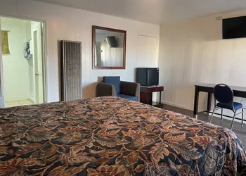 Oak Motel Modesto CA hotel thumbnail 3