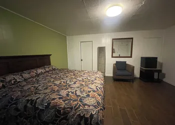 Oak Motel Modesto CA hotel thumbnail 4