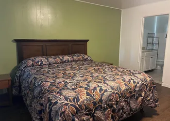 Oak Motel Modesto CA hotel thumbnail 6