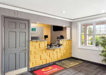 Econo Lodge Waynesboro - Skyline Drive hotel thumbnail 4