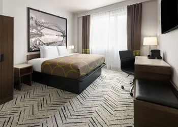 Super 8 By Wyndham Bronx Near Stadium hotel thumbnail 5