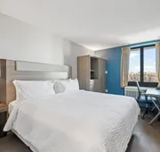 Holiday Inn Express & Suites Bronx - Barnabas area by IHG hotel detail image 7