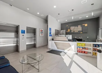 Holiday Inn Express & Suites Bronx - Zoo Area by IHG hotel thumbnail 4