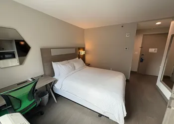 Holiday Inn Express & Suites Bronx - Zoo Area by IHG hotel thumbnail 5