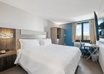 Holiday Inn Express & Suites Bronx - Zoo Area by IHG hotel thumbnail 7