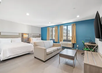 Holiday Inn Express & Suites Bronx - Zoo Area by IHG hotel thumbnail 8