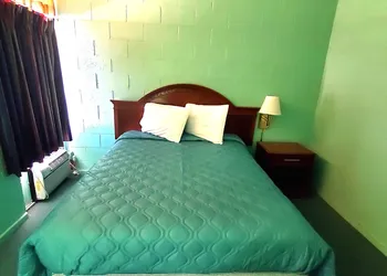 Holiday Host Motel & RV Park hotel thumbnail 4