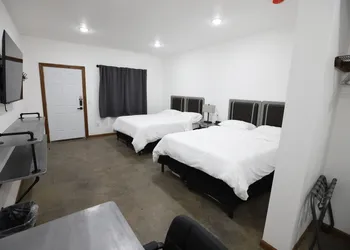 Bears Den Motel hotel thumbnail 3
