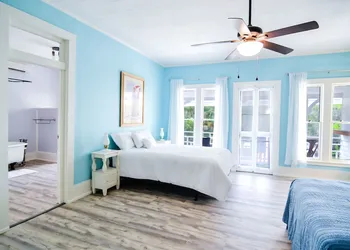 Blue Sky Manor hotel thumbnail 2