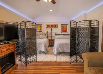 Hickory House Bed & Breakfast hotel thumbnail 6