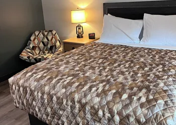 Hamburg Inn & Suites hotel thumbnail 8