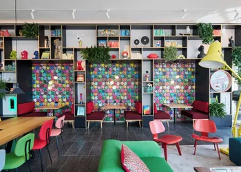 citizenM Boston Back Bay hotel thumbnail 4