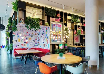 citizenM Boston Back Bay hotel thumbnail 7