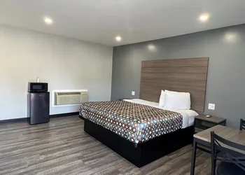 Sunshine Motel hotel thumbnail 5