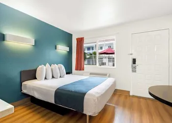 Studio 6 Suites Carpinteria, CA–Santa Barbara - South hotel thumbnail 3