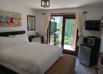 Lunar Cove Inn hotel thumbnail 8
