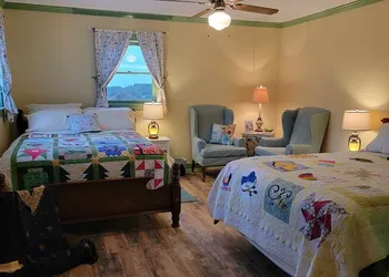 Moonlight Manor Bed and Breakfast hotel thumbnail 6