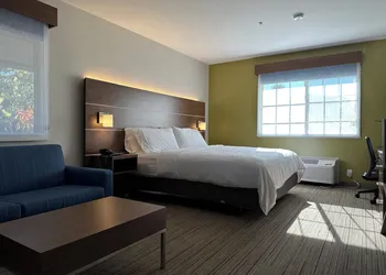 Holiday Inn Express & Suites Mountain View Silicon Valley by IHG hotel thumbnail 5