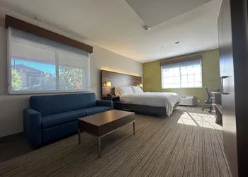 Holiday Inn Express & Suites Mountain View Silicon Valley by IHG hotel thumbnail 7