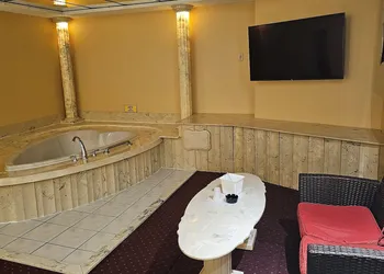 Loop Inn Motel hotel thumbnail 5