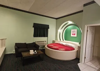Loop Inn Motel hotel thumbnail 8