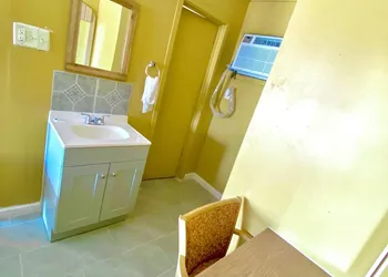 Tropic Motel hotel thumbnail 6